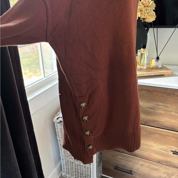 Tahari Rust V-Neck Sweater - Picture 3 of 4